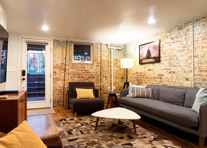 Centrally Located Dc Apt Bloomingdale