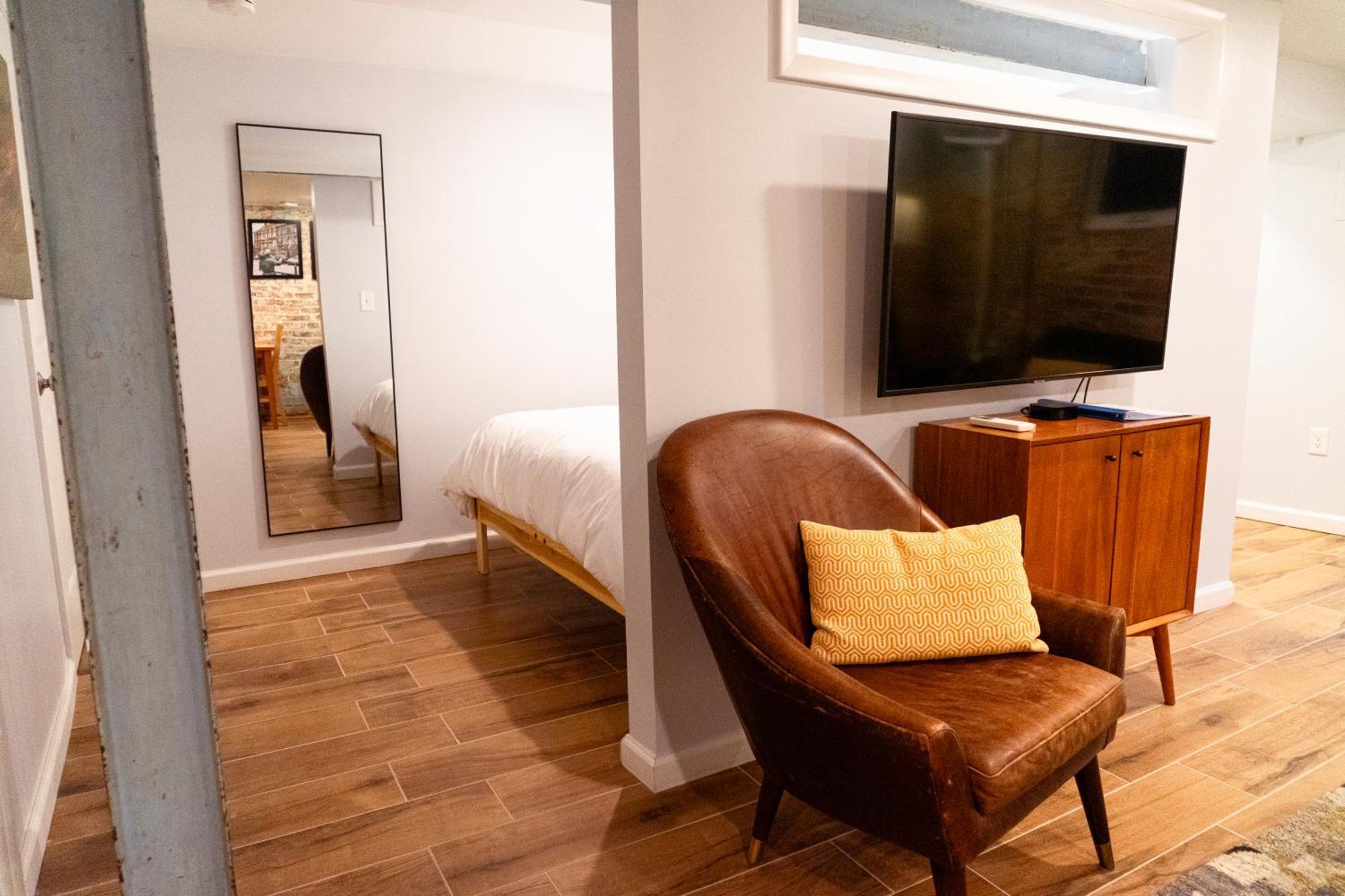 Centrally Located Dc Bloomingdale Apartment Washington